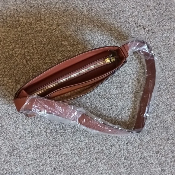 New London Fog Faux Lether Shoulder Bag. - Picture 7 of 11